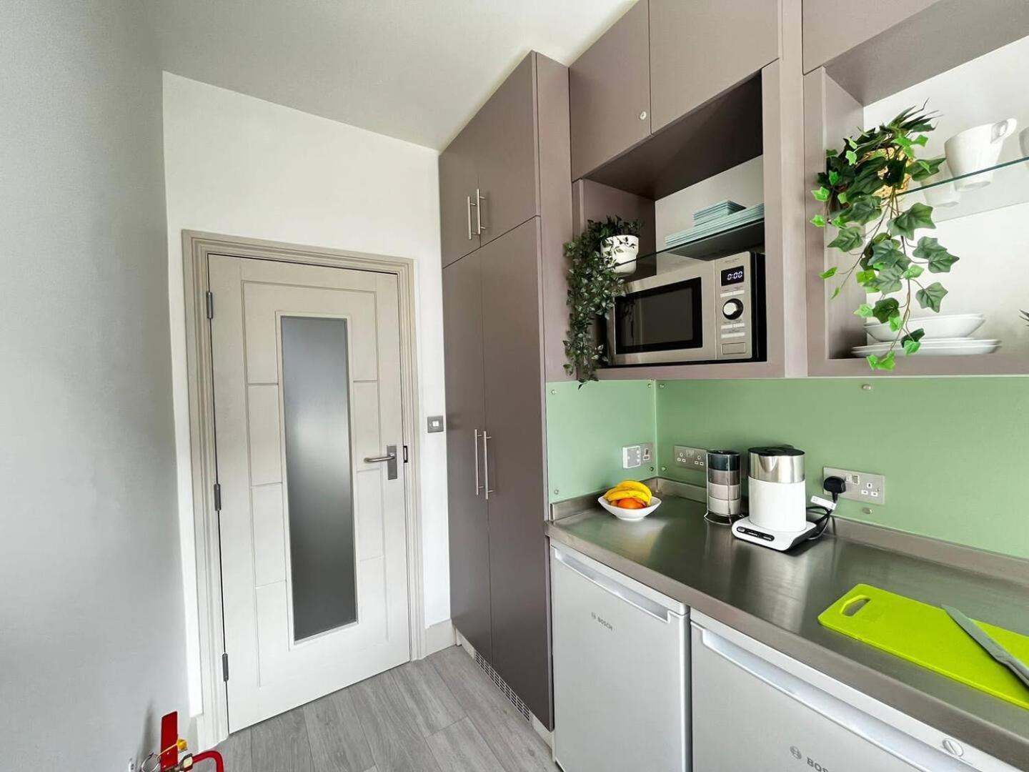06 Stylish Steps From Beach, Cafe's & Bar's Appartement Hove