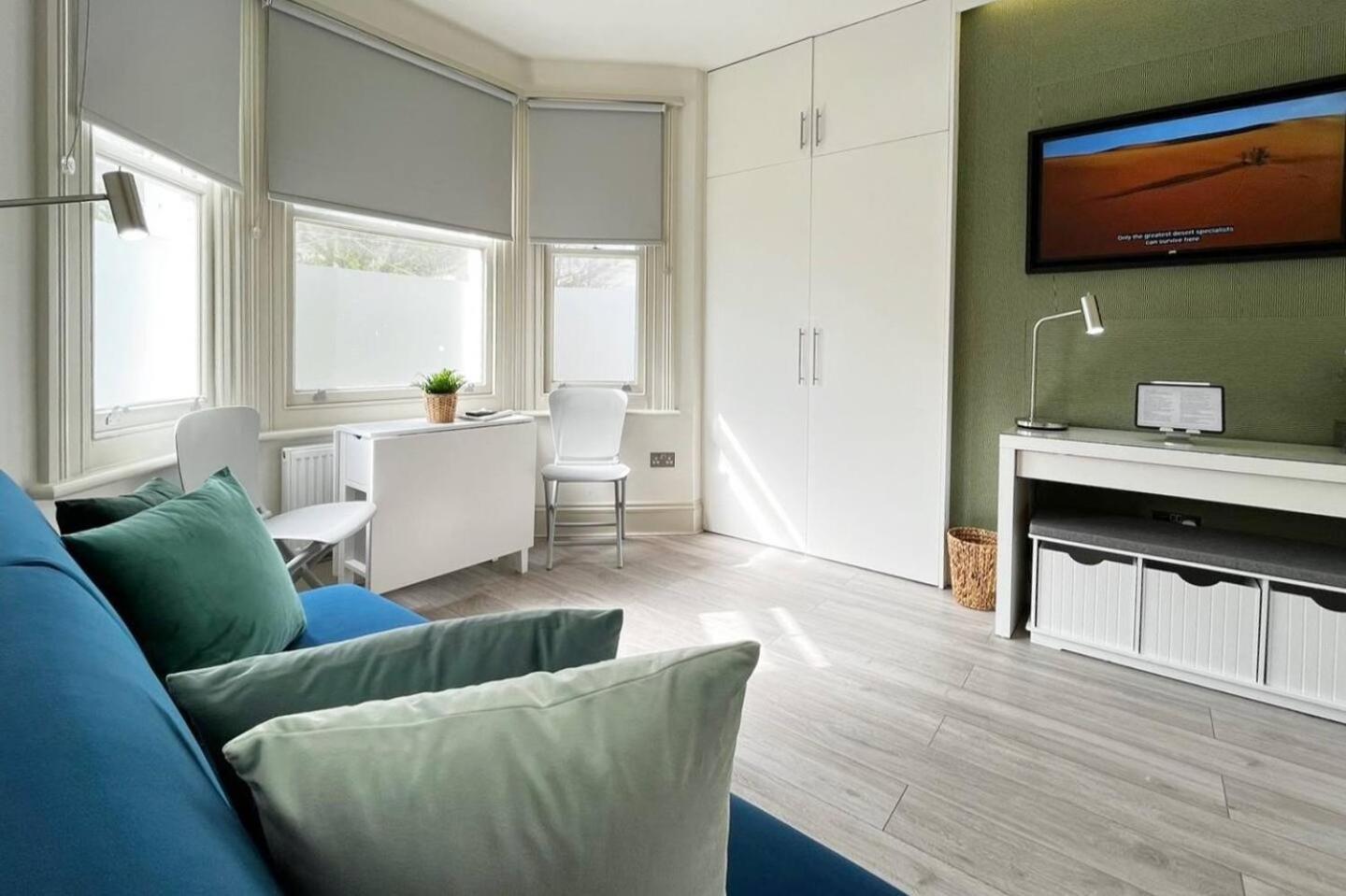 06 Stylish Steps From Beach, Cafe's & Bar's Appartement *